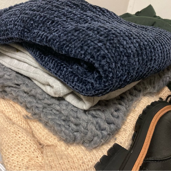 Women’s Guess Winter Coat and boots bundle - Picture 4 of 10